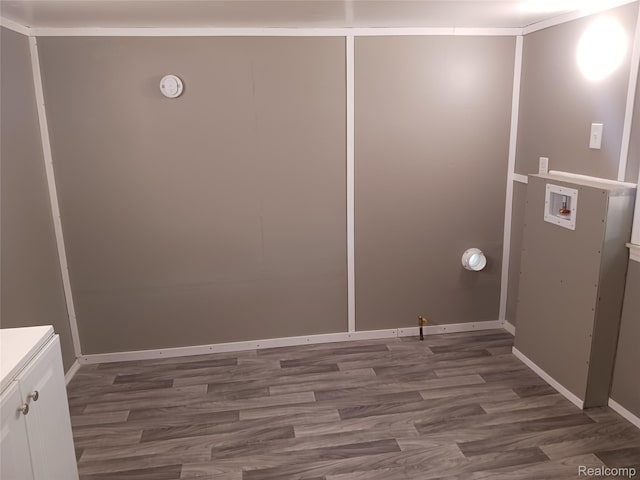 11132 Cape Cod St, Taylor, MI 48180 - laundry room featuring wood finished floors and washer hookup