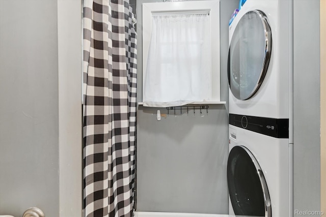 759 Elm St, Allenton, MI 48002 - laundry area featuring estacked washer and dryer
