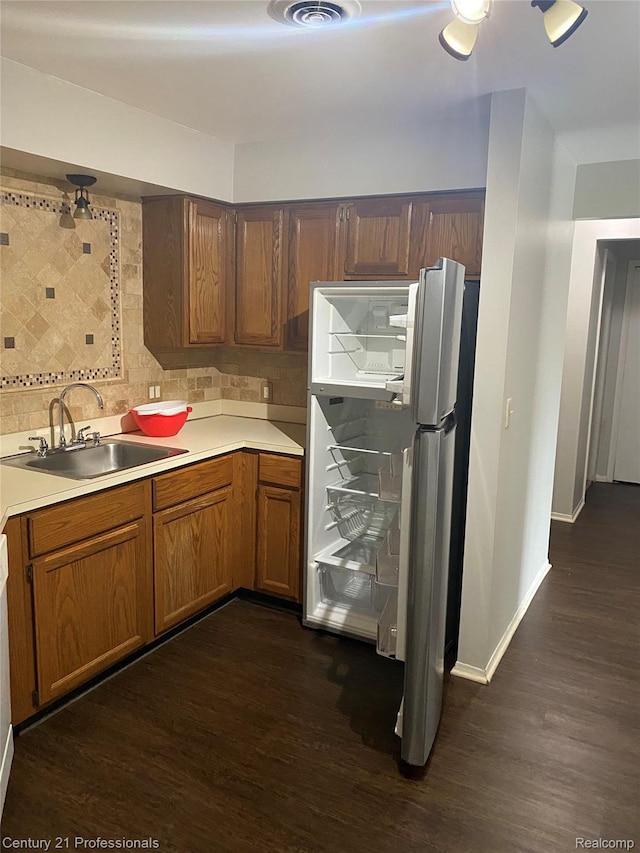 29900 N Grand Oaks Dr Unit 26, Warren, MI 48092 - kitchen featuring freestanding refrigerator, dark wood-style floors, light countertops, and backsplash