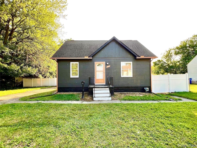 23657 Hill Ave, Warren, MI 48091 - bungalow-style home featuring roof with shingles