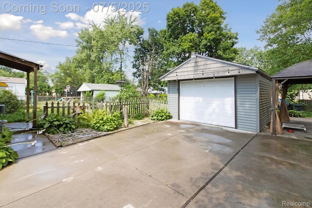 8025 Mayfair St, Taylor, MI 48180 - detached garage with driveway