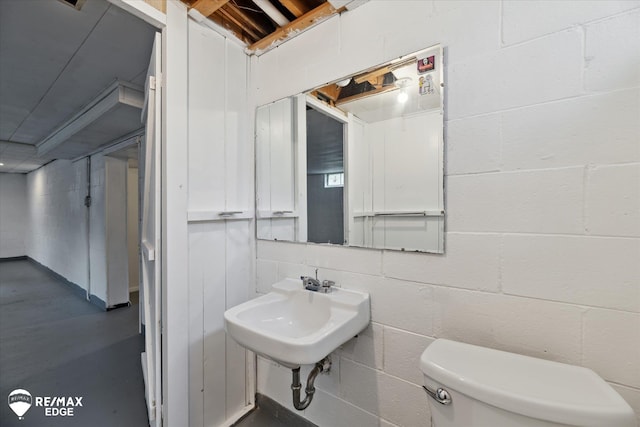 3606 Pingree Ave, Flint, MI 48503 - half bathroom featuring concrete block wall and concrete floors