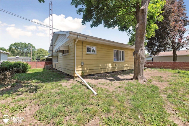 3606 Pingree Ave, Flint, MI 48503 - view of side of home