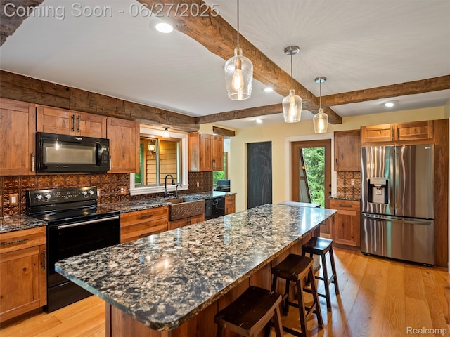 9767 Whisperwood Ln, Brighton, MI 48116 - kitchen with black appliances, light wood-type flooring, a kitchen bar, tasteful backsplash, and beamed ceiling