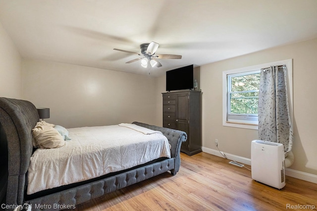 6428 W Court St, Flint, MI 48532 - bedroom featuring light wood-style flooring and ceiling fan