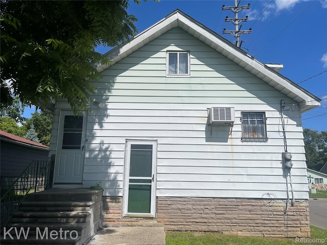 103 N Roselawn St, Pontiac, MI 48342 - view of side of property with a wall unit AC