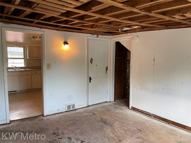 103 N Roselawn St, Pontiac, MI 48342 - unfurnished room featuring a sink