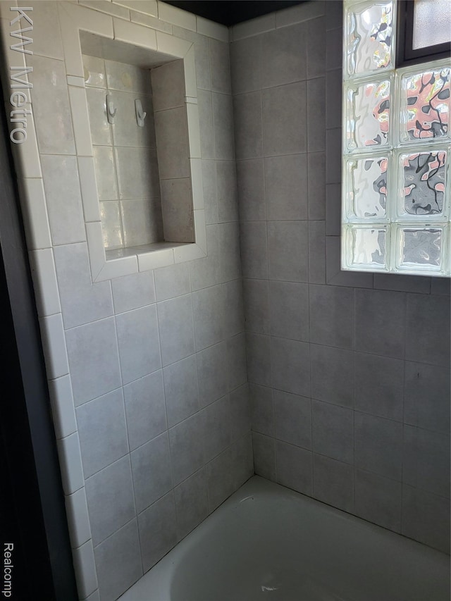 103 N Roselawn St, Pontiac, MI 48342 - view of bathroom