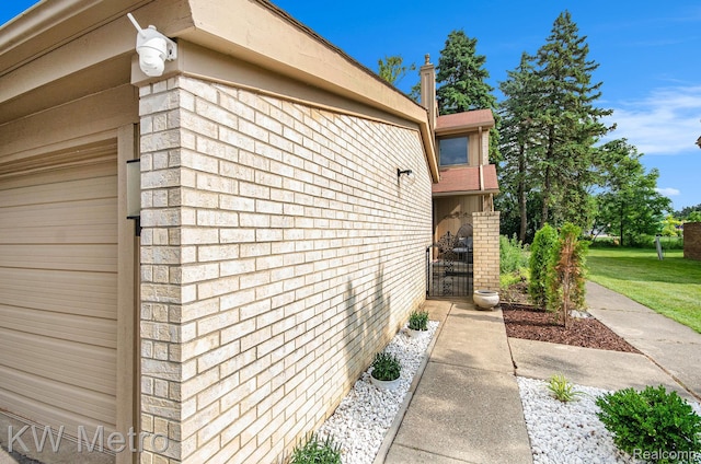 6271 Potomac Cir W, Bloomfield, MI 48322 - view of side of home with brick siding and a yard