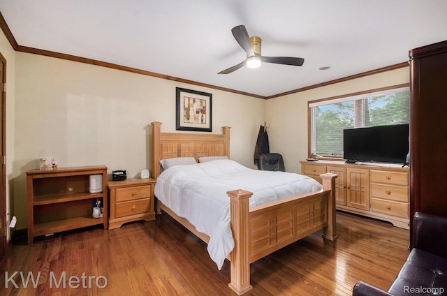 6271 Potomac Cir W, Bloomfield, MI 48322 - bedroom with wood finished floors, crown molding, and a ceiling fan