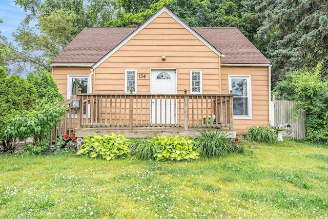 134 Honeoye St SW, Grand Rapids, MI 49548 - view of front of home featuring a shingled roof, a deck, and a front yard