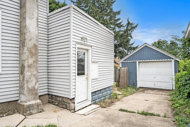 436 Quimby St NE, Grand Rapids, MI 49505 - detached garage featuring concrete driveway