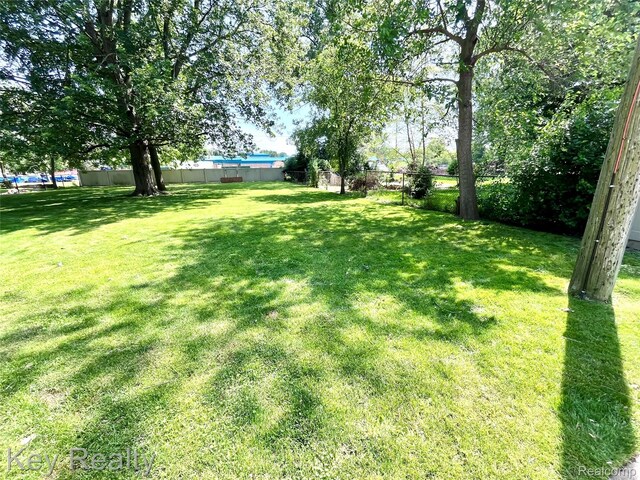 7949 Church Rd, Grosse Ile, MI 48138 - view of yard