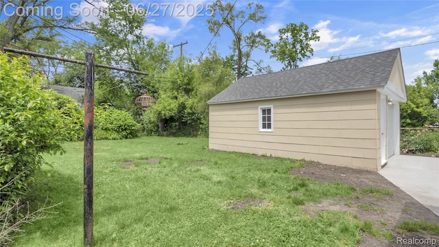 322 S Manitou Ave, Troy, MI 48017 - view of green lawn featuring an outbuilding