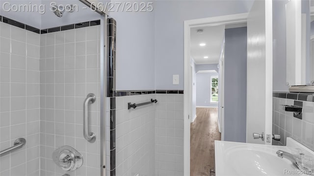 322 S Manitou Ave, Troy, MI 48017 - full bath featuring tile walls, bathing tub / shower combination, and wainscoting