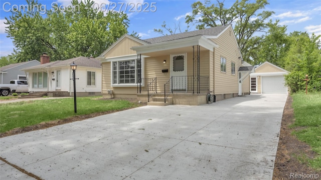 322 S Manitou Ave, Troy, MI 48017 - view of front facade featuring an outdoor structure, a detached garage, a front lawn, and a shingled roof