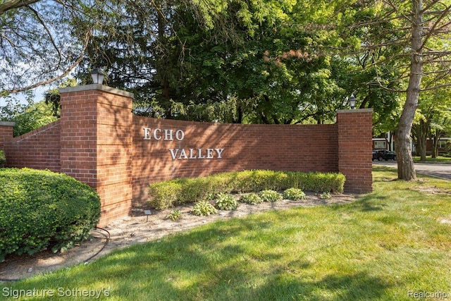 27671 W Echo Vly, Farmington Hills, MI 48334 - community sign with a lawn