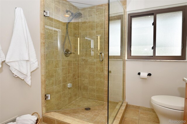 142 E Hickory Grove Rd Unit 3, Beverly Hills, MI 48304 - bathroom featuring tiled shower and toilet