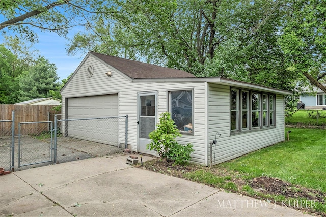 1512 Werner Ave NW, Grand Rapids, MI 49534 - garage with a gate