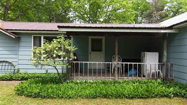 1686 Oak St, Wellston, MI 49689 - back of property featuring a metal roof and a porch