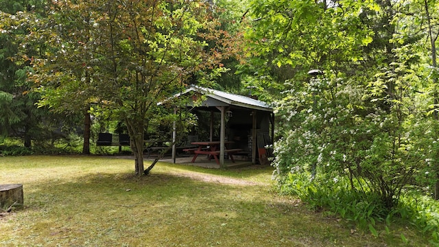 1686 Oak St, Wellston, MI 49689 - view of grassy yard featuring a gazebo
