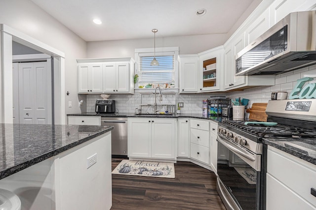 7068 Jasper Dr, Hudsonville, MI 49426 - kitchen with appliances with stainless steel finishes, white cabinets, dark wood-type flooring, decorative backsplash, and recessed lighting