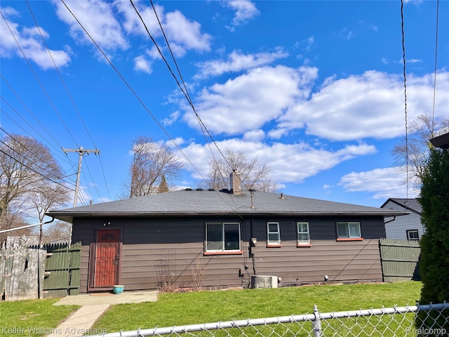913 Cameron Ave, Pontiac, MI 48340 - rear view of property with a chimney