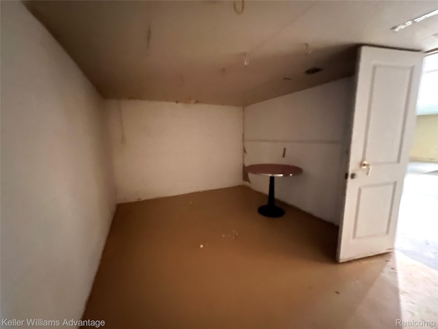 913 Cameron Ave, Pontiac, MI 48340 - bonus room with concrete floors