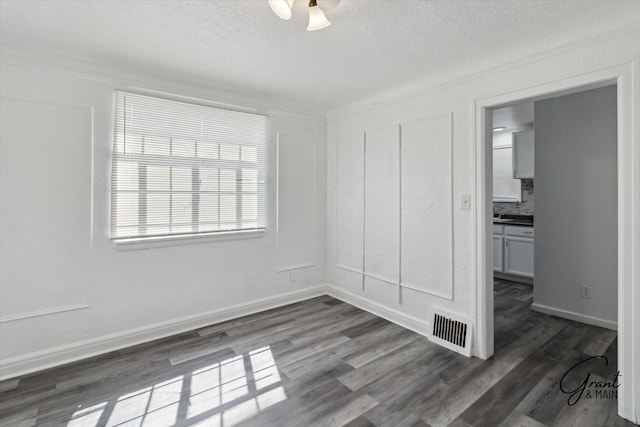 16630 Tracey St, Detroit, MI 48235 - spare room with dark wood-style floors and a textured ceiling
