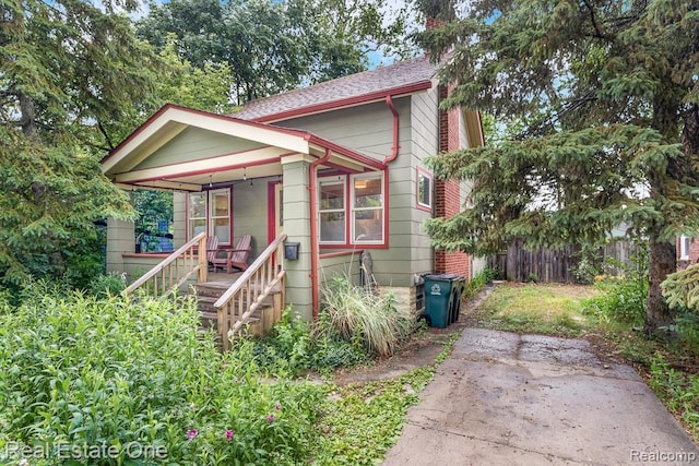 1388 W Troy St, Ferndale, MI 48220 - view of front of home with a porch