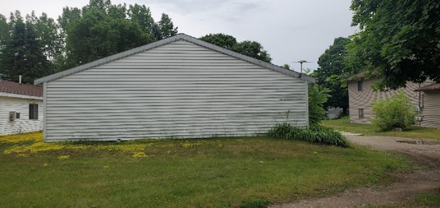 1000 W Lyons St, Mount Pleasant, MI 48858 - view of side of home featuring a lawn