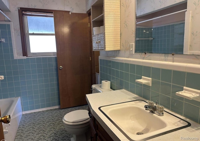 24739 Blackmar Ave, Warren, MI 48091 - bathroom featuring a bathtub, wallpapered walls, and vanity