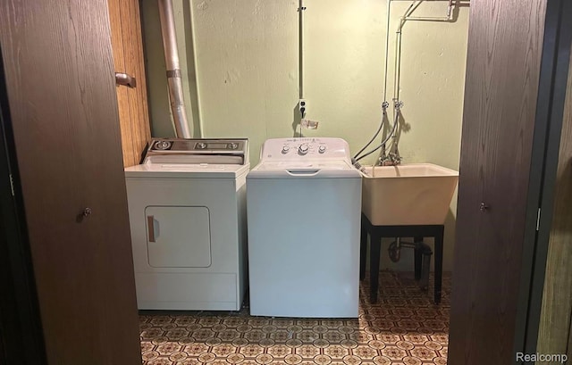 24739 Blackmar Ave, Warren, MI 48091 - laundry area featuring washer and dryer and tile patterned flooring