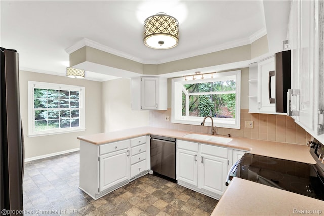 4770 Hedgewood Dr, Bloomfield Hills, MI 48301 - kitchen featuring stainless steel appliances, a peninsula, crown molding, light countertops, and white cabinetry