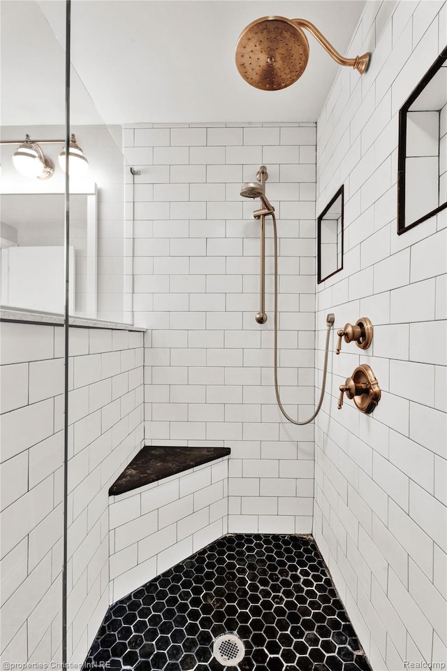 4770 Hedgewood Dr, Bloomfield Hills, MI 48301 - full bath with tiled shower