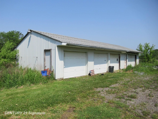 7300 Corunna Rd, Swartz Creek, MI 48473 - view of garage