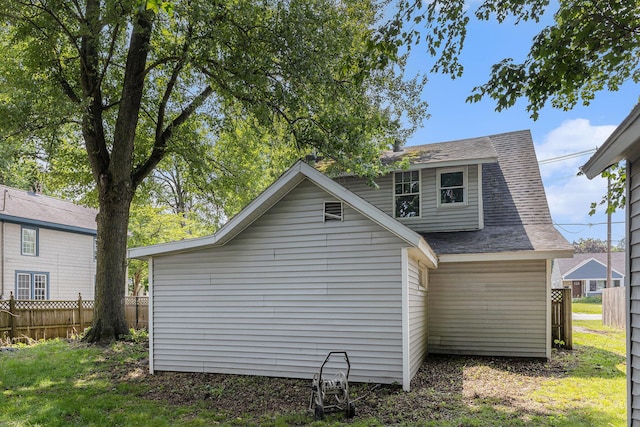 109 N Lincoln Ave, Niles, MI 49120 - view of side of home with a shingled roof