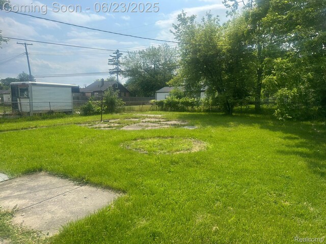 4080 Isabelle St, Dearborn, MI 48141 - view of yard