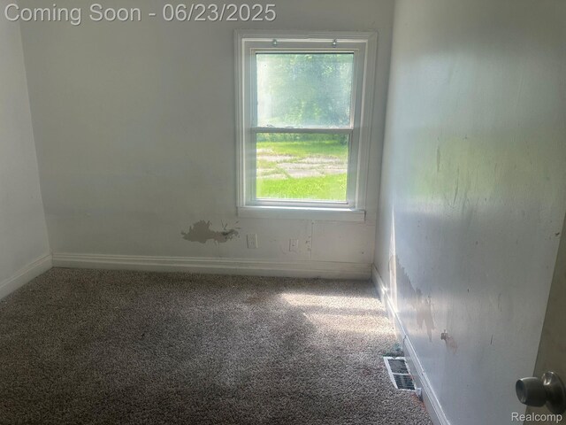 4080 Isabelle St, Dearborn, MI 48141 - unfurnished room with baseboards and carpet flooring