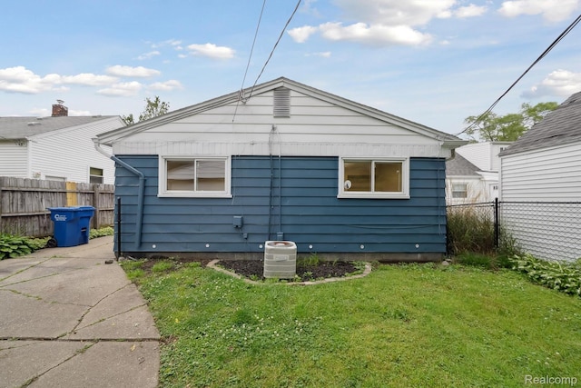 11020 Jewett Ave, Warren, MI 48089 - rear view of property