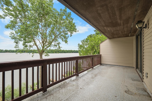 730 Cliffs Dr Unit 304A, Ypsilanti, MI 48198 - balcony featuring a water view