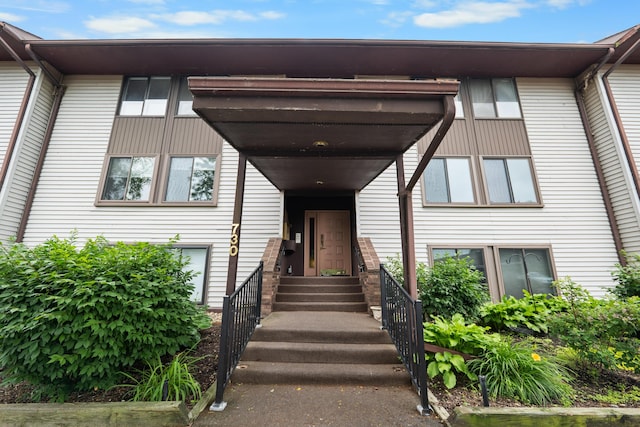 730 Cliffs Dr Unit 304A, Ypsilanti, MI 48198 - property entrance
