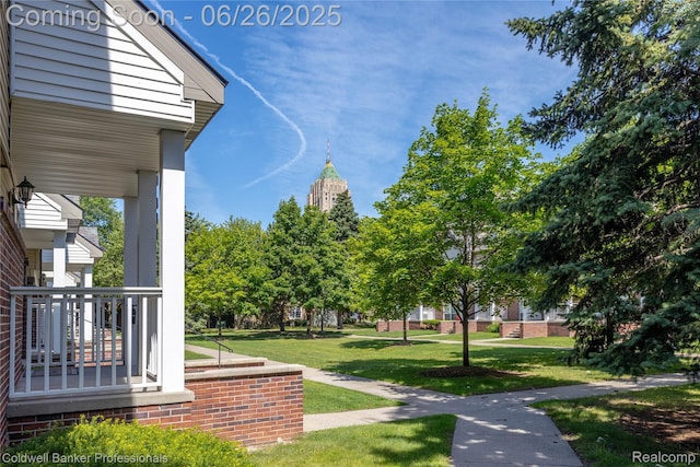 880 Seville Row, Detroit, MI 48202 - view of green lawn