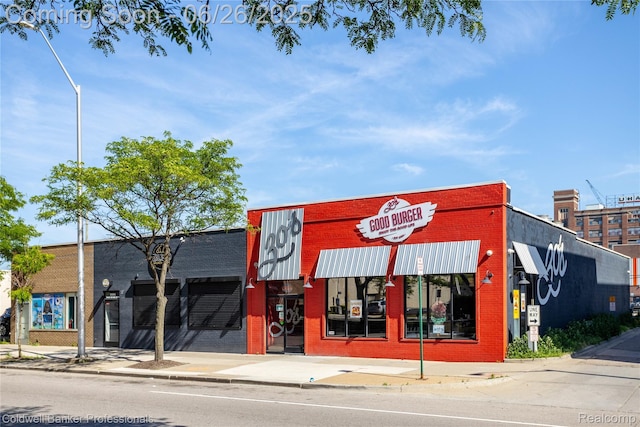 880 Seville Row, Detroit, MI 48202 - view of building exterior