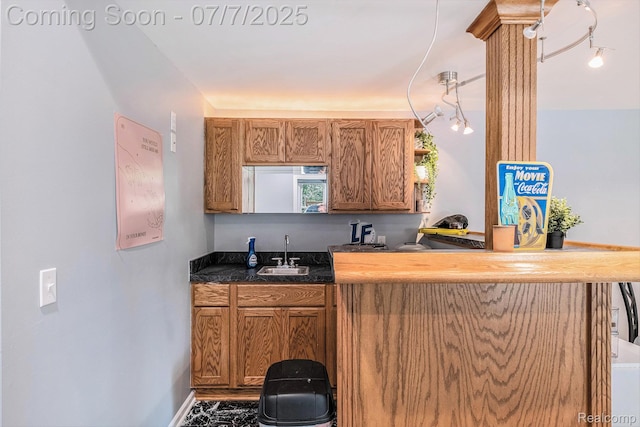 2390 Torrey Grove Ct, Fenton, MI 48430 - view of indoor wet bar
