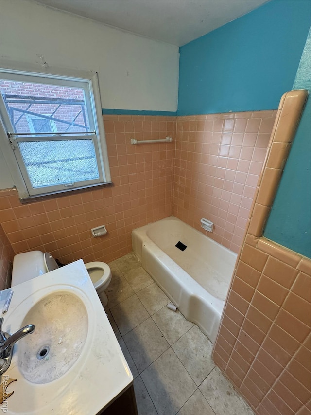 19421 Huntington Rd, Detroit, MI 48219 - full bath featuring tile walls, tile patterned flooring, a garden tub, and wainscoting