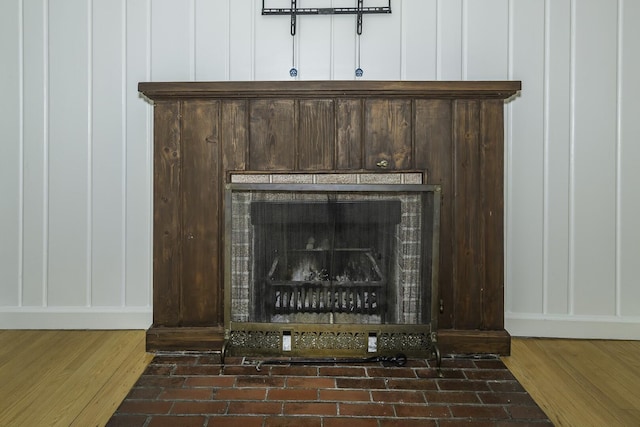 907 Pearl St, Ypsilanti, MI 48197 - detailed view of a decorative wall and a fireplace with flush hearth