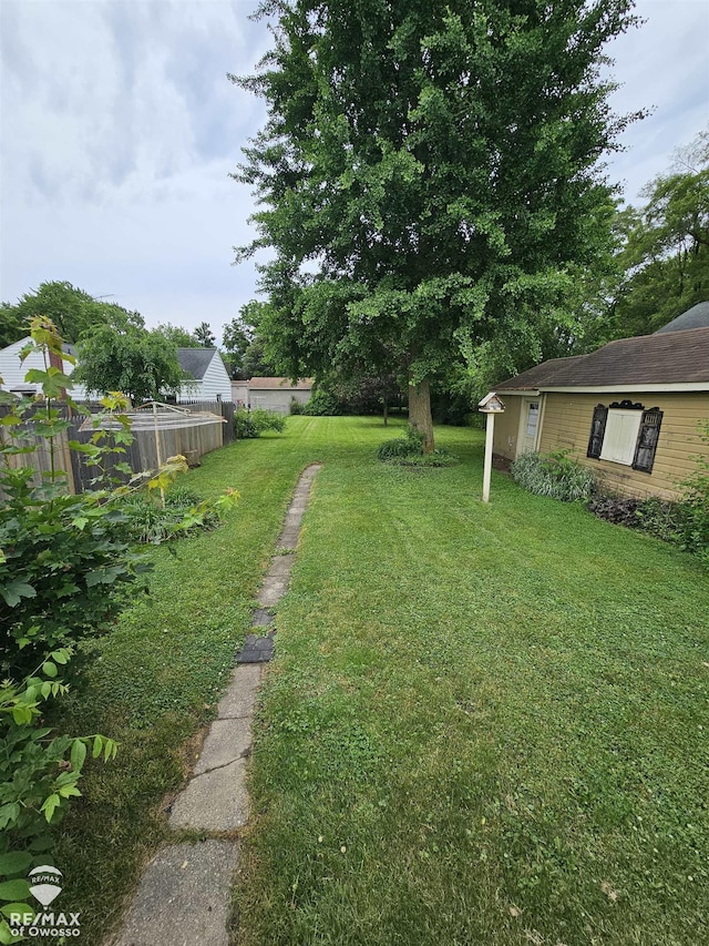 209 W Stewart St, Owosso, MI 48867 - view of yard