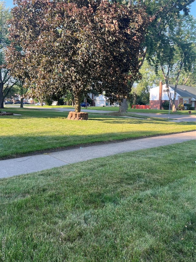 20120 N Covington Pkwy, Southfield, MI 48221 - view of property's community with a yard
