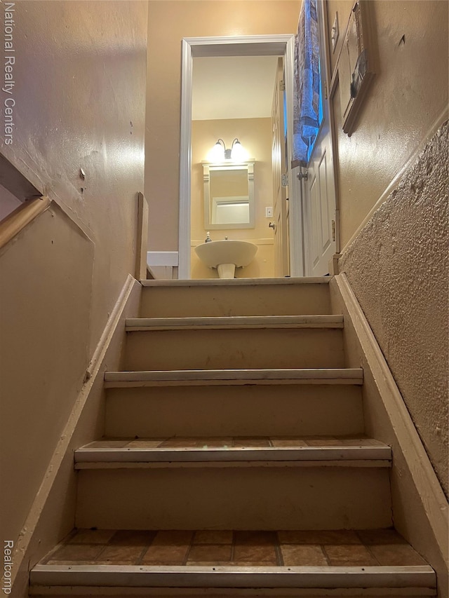 20120 N Covington Pkwy, Southfield, MI 48221 - view of staircase
